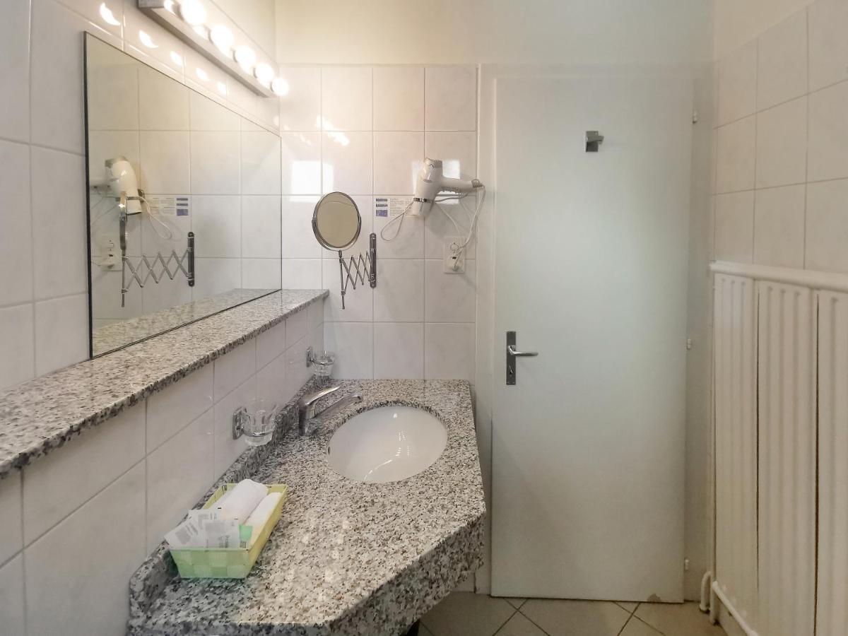Hotel Des Alpes Bulle Center Экстерьер фото