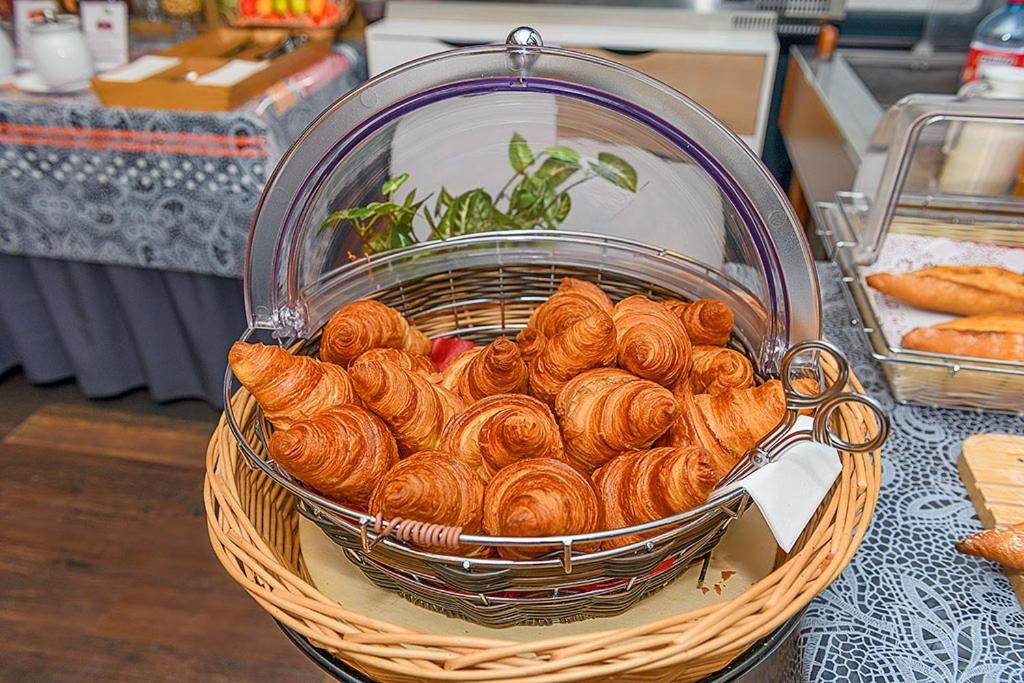 Hotel Des Alpes Bulle Center Экстерьер фото