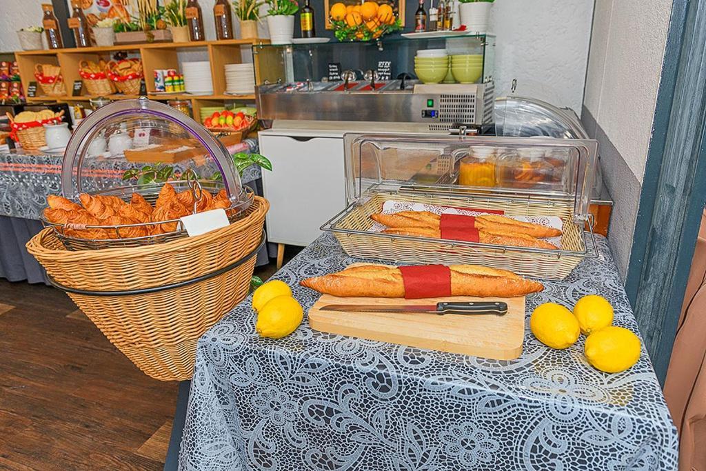 Hotel Des Alpes Bulle Center Экстерьер фото