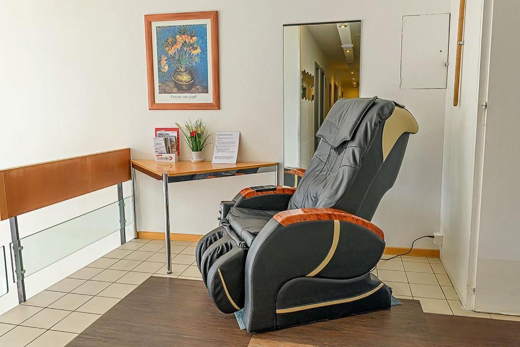 Hotel Des Alpes Bulle Center Экстерьер фото