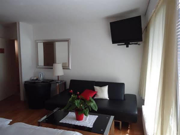Hotel Des Alpes Bulle Center Экстерьер фото