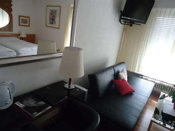 Hotel Des Alpes Bulle Center Экстерьер фото